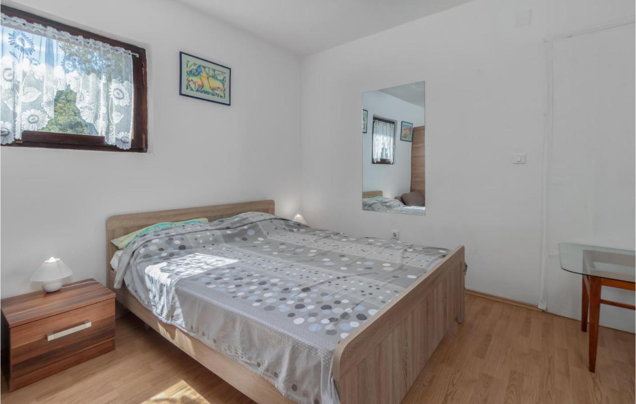 Pet Friendly Apartment In Pinezici With Wifi Exterior photo